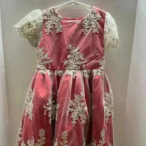 MaeLi Rose lace dress 6/6X
Red with cream/gold metallic lace